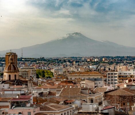Vacanță în Sicilia la un preț incredibil! 1100 de lei de persoană pentru 7 nopți de cazare în Catania + bilete de avion dus-întors