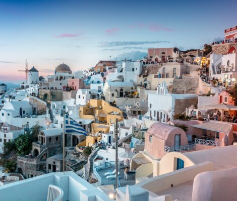 Măsuri radicale pentru combaterea supraturismului în Santorini: "Nicio cameră în plus!". Ce se întâmplă pe cea mai vizitată insulă din Grecia