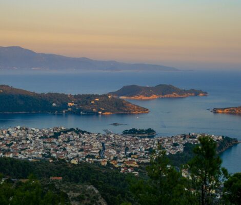 Bilete de avion ieftine către Skiathos, în minivacanța de Sfânta Maria