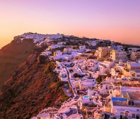 Ce se întâmplă în Santorini, după ce au avut loc zeci de mii de cutremure în 2025