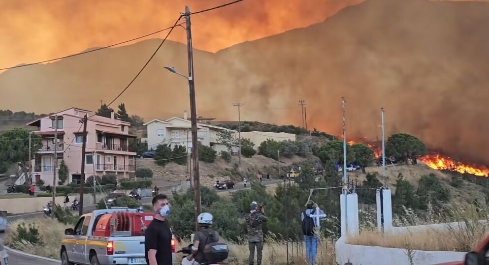 Incendiu uriaș pe insula Chios din Grecia! Evacuări de urgență după apariția a trei focare. Mesajul primit de localnici și turiști