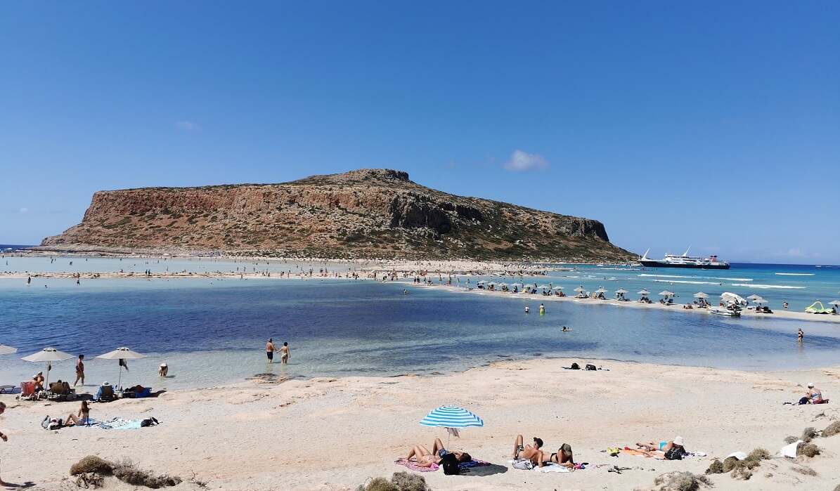 Care sunt cele mai ieftine bilete de avion spre Grecia. Zboruri dus-întors de la 51 de euro, în plin sezon estival