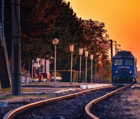 Turiștii au la dispoziție 54 de trenuri directe spre litoral în această vară
