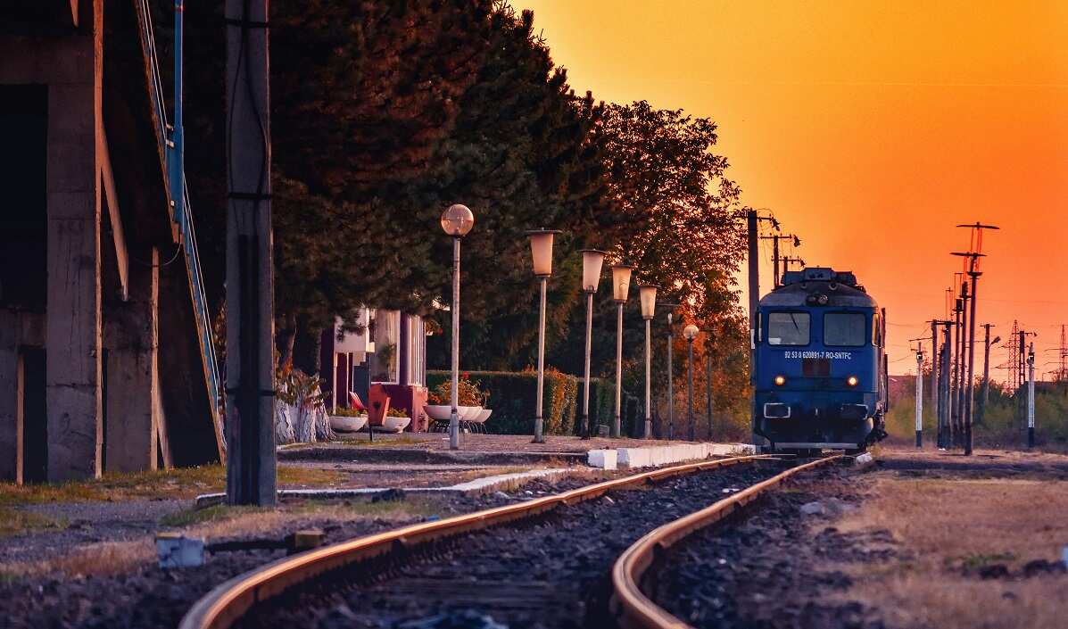 CFR Călători lansează „Trenurile Soarelui”! Turiștii au la dispoziție 54 de trenuri directe spre litoral. Programul și prețurile