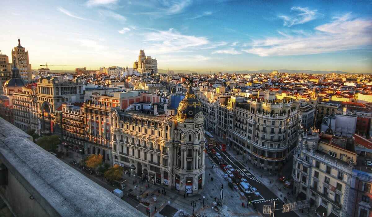 Totul despre un city-break de vis în Madrid. Bilete de avion, obiective turistice de top, cele mai bune hoteluri și restaurante