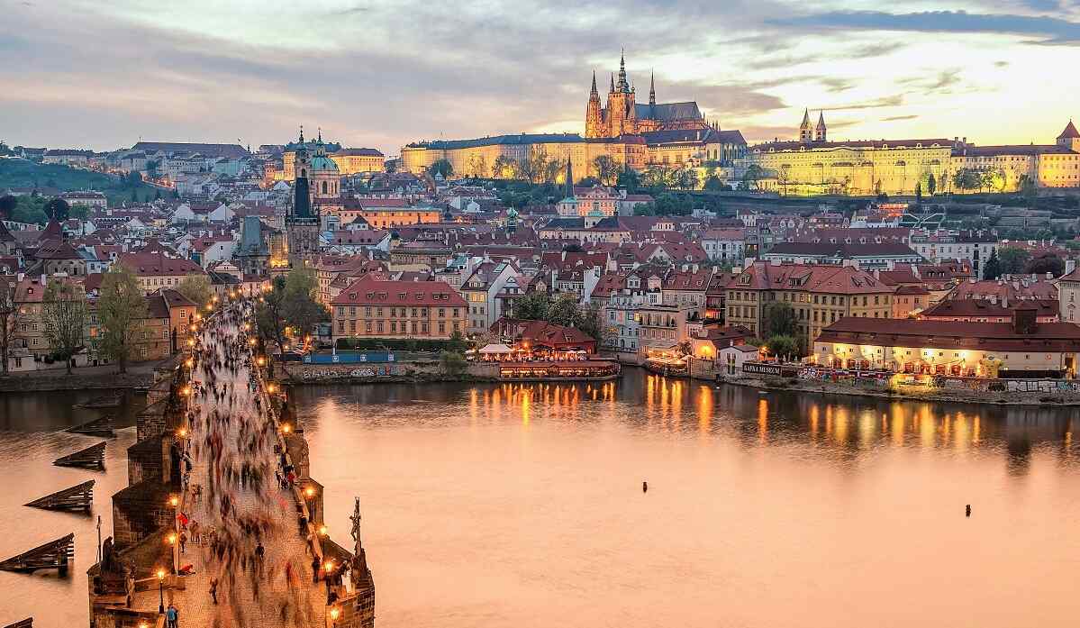 City break în Praga: trei nopți de cazare și bilete de avion dus-întors la 183 de euro de persoană