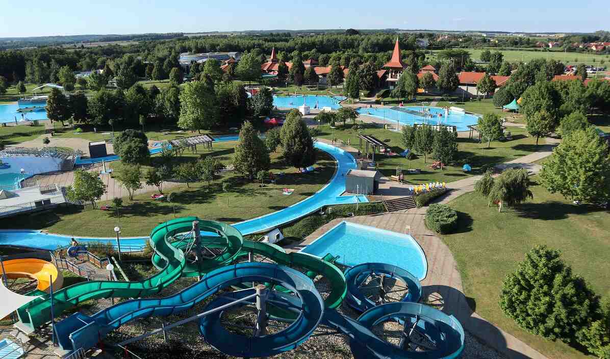 Aqua park imens și stațiune de schi indoor într-un oraș din România! Peste 100 de milioane de euro pentru noua atracție turistică