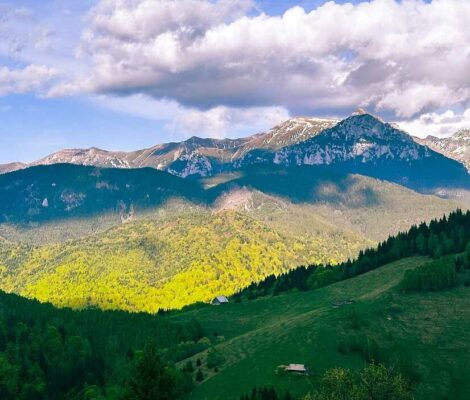 Ghid pentru turiștii care se pregătesc pentru o drumeție la munte