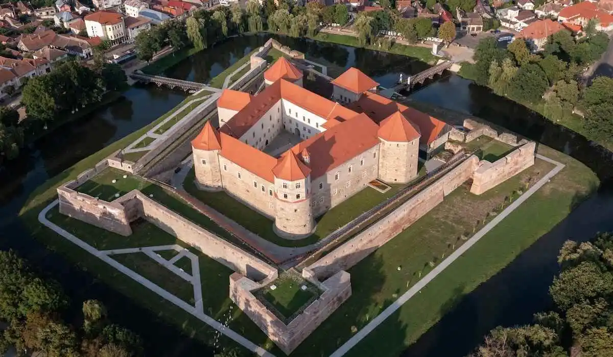 Cetatea Făgărașului, bijuteria medievală din Transilvania care atrage tot mai mulți turiști