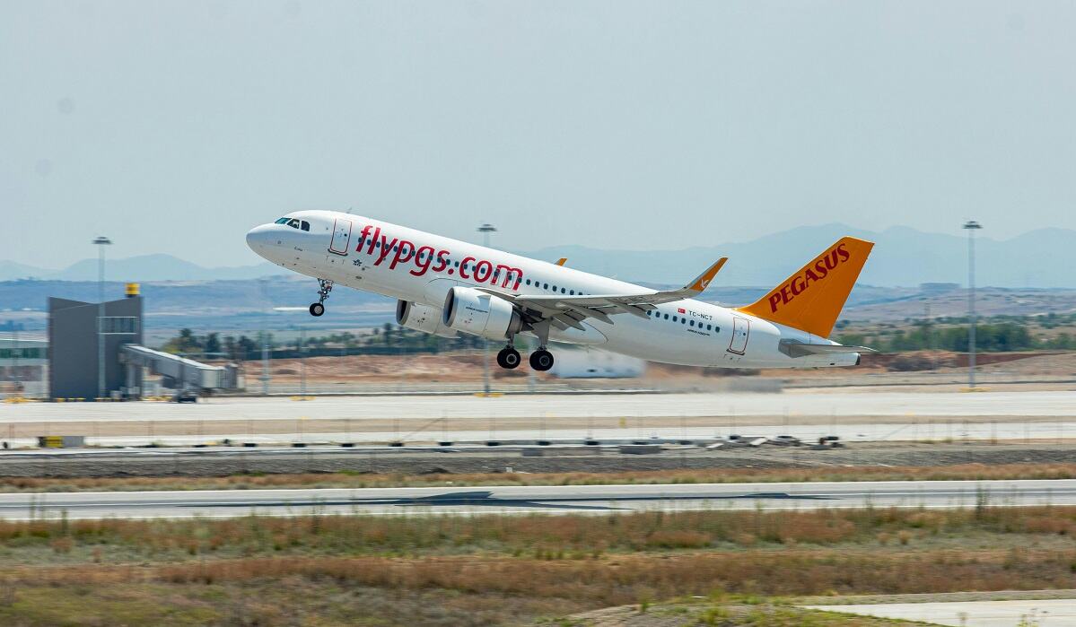 Pegasus, 100.000 de bilete de avion la ofertă! Zboruri ieftine din București spre Casablanca, Doha, Astana sau Baku