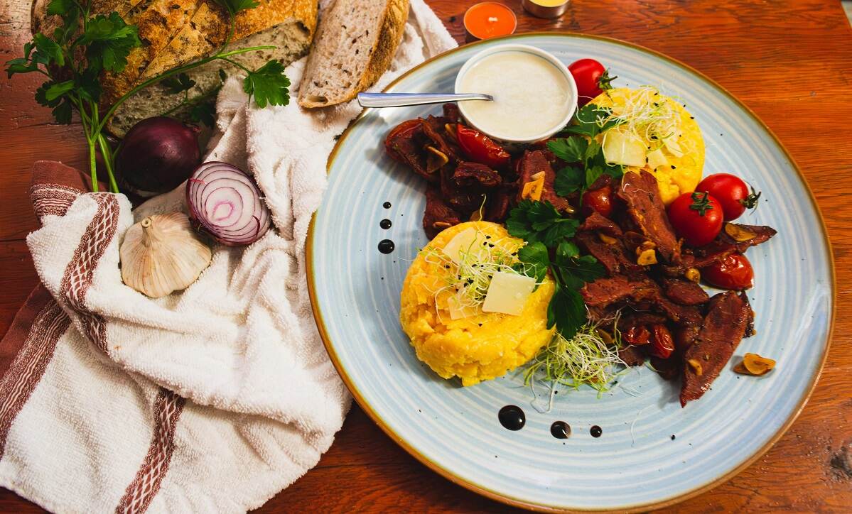 Vacanțele gastronomice ascunse: destinații în România unde mâncarea locală aproape de uitare merită descoperită