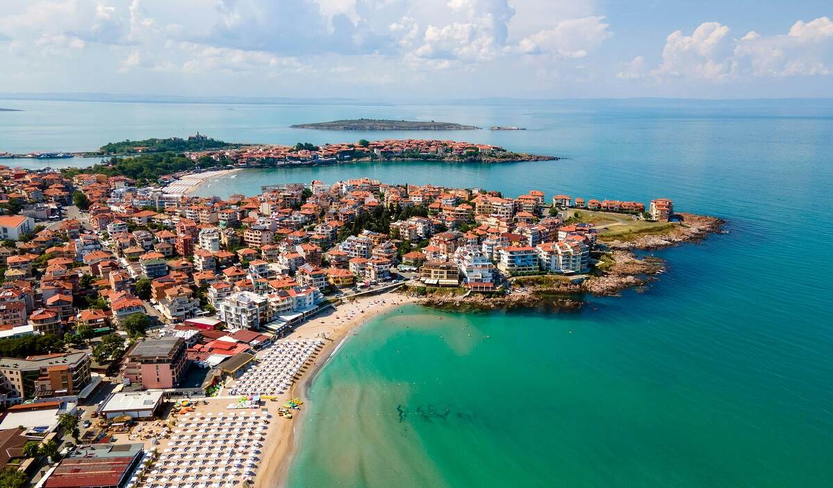 Cu cât vor fi mai scumpe vacanțele pe litoralul din Bulgaria în 2026. Anunțul experților după adoptarea monedei euro