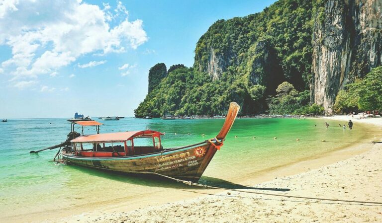 Românii vor avea nevoie de viză pentru călătorii mai lungi în Thailanda