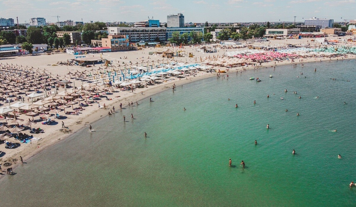 Turiștii au umplut litoralul românesc în primul weekend de caniculă