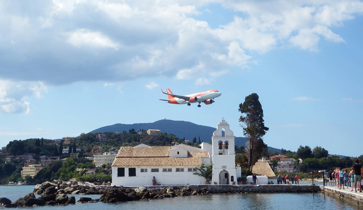Vacanțe în Grecia în vara 2026: 5 destinații cu zboruri dus-întors sub 100 de euro
