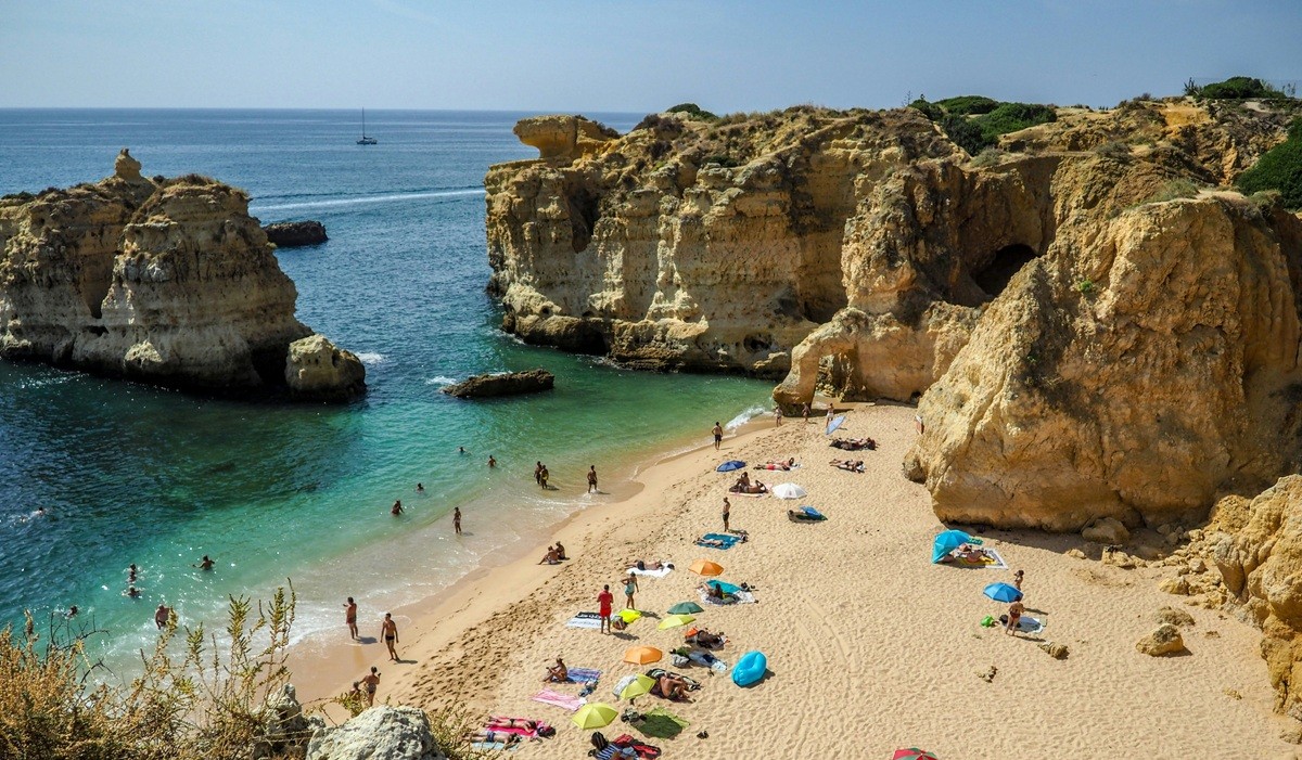 Litoralul românesc, mai scump decât Algarve, Lanzarote și Tenerife. Topul destinațiilor cu cel mai bun raport calitate-preț pentru familii