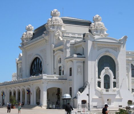 Tot mai puțini români își permit vacanțe lungi