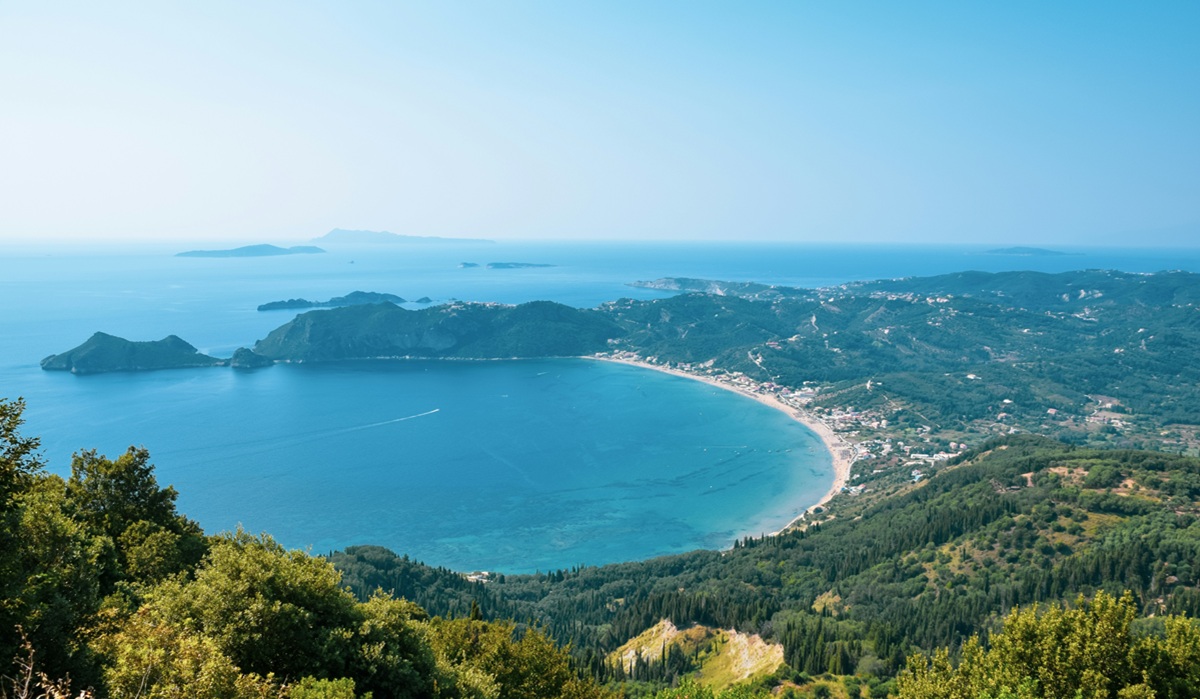 Cinci destinații ieftine în care să mergi la plajă în septembrie 2026. Bilete de avion de la 15 euro