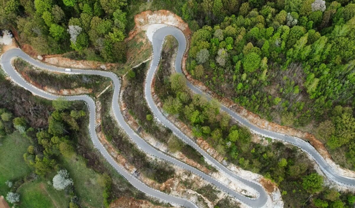 Transluncani, drumul fabulos din România de care prea puțini turiști au auzit. Este comparat cu Transfăgărășan și Transalpina